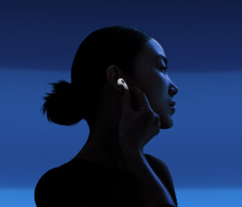 Apple in occasione dell'evento “It’s Glowtime“ ha presentato i nuovi AirPods 4 